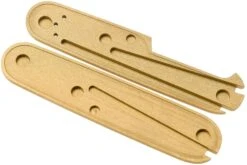 Daily Customs 91.2+ Labyrinth Pattern, Brass P10009003 Cachas Victorinox -Navaja Tienda DSP10009003 02 daily customs